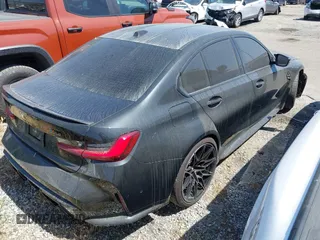 2024 BMW M3 Competition xDrive z VIN WBS43AY0XRFS26150, wystawiony jako IAAI lot #41396512 z przebiegiem 12 984 mil mil oraz . Historia ofert i sprzedaży dostępna na DreamBid. Obrazek 4.