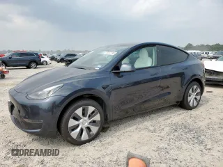 2024 Tesla Model Y Long Range z VIN 7SAYGDEE3RA221844, wystawiony jako Copart lot #57672795 z przebiegiem 20 496 mil mil oraz Szkoda całkowita • Salvage title. Historia ofert i sprzedaży dostępna na DreamBid. Obrazek 1.