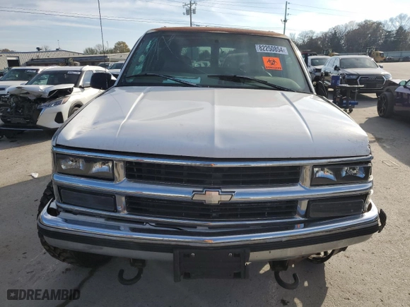 1998 Chevrolet Tahoe with VIN 1GNEK13R6WJ301110, listed as a Copart auction lot 82250854 with 260,109 mi miles and Clean Title. Bid and sale history available at carsss.com. Image 5.