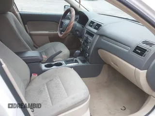 2011 Ford Fusion SE with VIN 3FAHP0HA4BR200111, listed as a IAAI auction lot 41843044 with 163,784 mi miles. Bid and sale history available at carsss.com. Image 5.