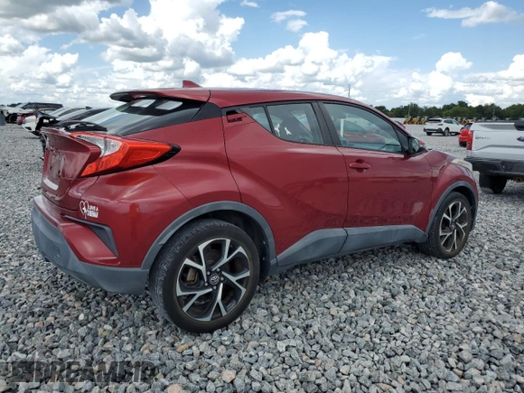2018 Toyota C-HR XLE z VIN NMTKHMBX1JR061311, wystawiony jako Copart lot #63251925 z przebiegiem 32 382 mil mil oraz Czysty tytuł • Clean title. Historia ofert i sprzedaży dostępna na DreamBid. Obrazek 3.