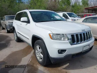 2013 Jeep Grand Cherokee Laredo with VIN 1C4RJEAG1DC621040, listed as a IAAI auction lot 41911850 with 142,726 mi miles. Bid and sale history available at carsss.com. Image 1.