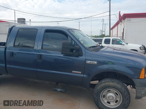 2006 Ford F-250 XL z VIN 1FTSW21P16ED82243, wystawiony jako IAAI lot #42674637 z przebiegiem 153 467 mil mil oraz . Historia ofert i sprzedaży dostępna na DreamBid. Obrazek 13.