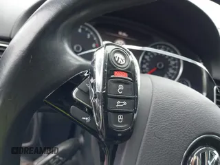 2016 Volkswagen Touareg Sport z VIN WVGEF9BP7GD012373, wystawiony jako IAAI lot #42358266 z przebiegiem 81 827 mil mil oraz . Historia ofert i sprzedaży dostępna na DreamBid. Obrazek 11.