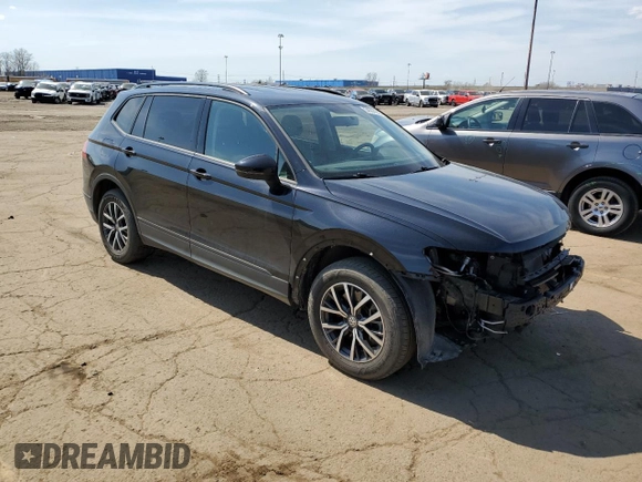 2021 Volkswagen Tiguan S z VIN 3VV0B7AX0MM068396, wystawiony jako Copart lot #54058005 z przebiegiem 42 103 mil mil oraz Czysty tytuł • Clean title. Historia ofert i sprzedaży dostępna na DreamBid. Obrazek 4.