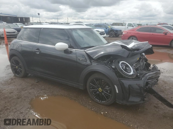 2023 MINI Hardtop Cooper SE z VIN WMW13DJ01P2U19472, wystawiony jako Copart lot #59630715 z przebiegiem 7 304 mil mil oraz Szkoda całkowita • Salvage title. Historia ofert i sprzedaży dostępna na DreamBid. Obrazek 4.
