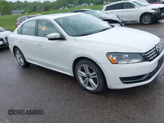 2014 Volkswagen Passat SE z VIN 1VWBN7A32EC067679, wystawiony jako IAAI lot #42097013 z przebiegiem 148 525 mil mil oraz . Historia ofert i sprzedaży dostępna na DreamBid. Obrazek 1.
