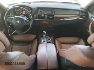 2013 BMW X5 xDrive35i z VIN 5UXZV4C56D0E11871, wystawiony jako Copart lot #58247665 z przebiegiem 136 874 mil mil oraz Szkoda całkowita • Salvage title. Historia ofert i sprzedaży dostępna na DreamBid. Obrazek 8.