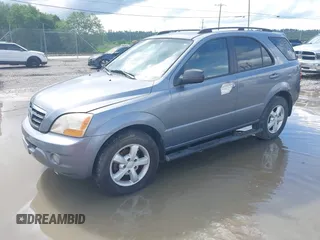 2008 Kia Sorento LX z VIN KNDJC735385819725, wystawiony jako IAAI lot #42487480 z przebiegiem 107 284 mil mil oraz . Historia ofert i sprzedaży dostępna na DreamBid. Obrazek 2.