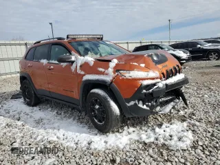 2016 Jeep Cherokee Trailhawk z VIN 1C4PJMBB5GW299512, wystawiony jako Copart lot #45356355 z przebiegiem Nie podano mil oraz Szkoda całkowita • Salvage title. Historia ofert i sprzedaży dostępna na DreamBid. Obrazek 4.