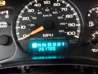 2000 Chevrolet Silverado 1500 with VIN 1GCEC14V9YE408018, listed as a IAAI auction lot 41339820 with 261,720 mi miles. Bid and sale history available at carsss.com. Image 16.