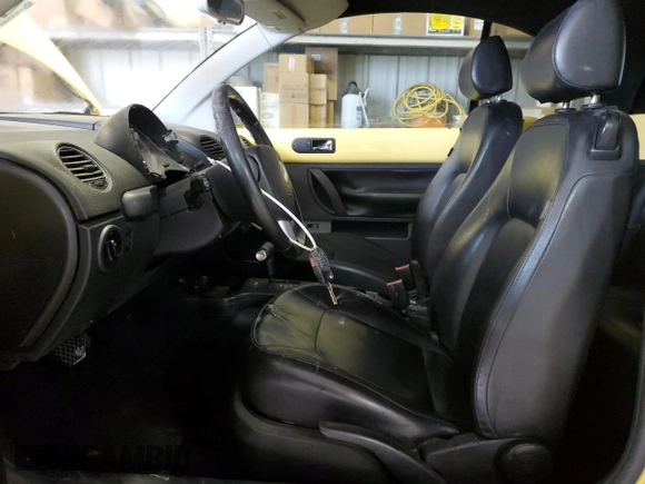 2008 Volkswagen Beetle SE with VIN 3VWRF31Y28M402071, listed as a Copart auction lot 45290245 with 127,889 mi miles and Salvage title. Bid and sale history available at DreamBid. Image 7.
