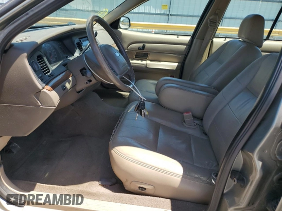 2003 Ford Crown Victoria LX z VIN 2FAFP74W43X123583, wystawiony jako Copart lot #57677555 z przebiegiem 185 336 mil mil oraz Szkoda całkowita • Salvage title. Historia ofert i sprzedaży dostępna na DreamBid. Obrazek 7.