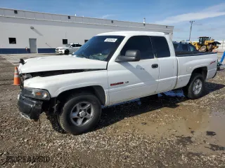 1998 Dodge Ram 1500 with VIN 1B7HC13Z3WJ103121, listed as a Copart auction lot 48040425 with 189,809 mi miles and Salvage Title. Bid and sale history available at carsss.com. Image 1.