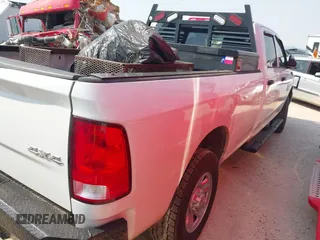2017 Ram 2500 Tradesman с VIN 3C6TR5HT3HG554310, выставлен на аукционе IAAI как лот 42501591 с пробегом 226 721 миль миль и . История ставок и продаж доступна на DreamBid. Изображение 4.