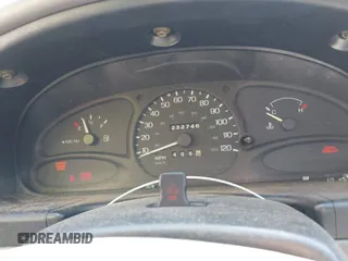 1998 Ford Escort SE z VIN 1FAFP13P4WW141203, wystawiony jako IAAI lot #41811277 z przebiegiem 232 746 mil mil oraz . Historia ofert i sprzedaży dostępna na DreamBid. Obrazek 7.