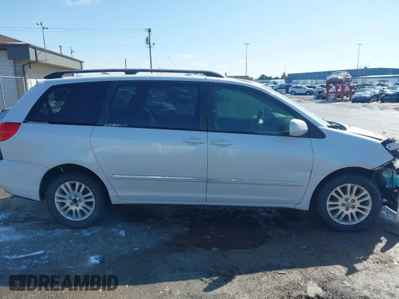 2008 Toyota Sienna XLE with VIN 5TDZK22C18S174818, listed as a IAAI auction lot 41906039 with 249,182 mi miles. Bid and sale history available at carsss.com. Image 13.