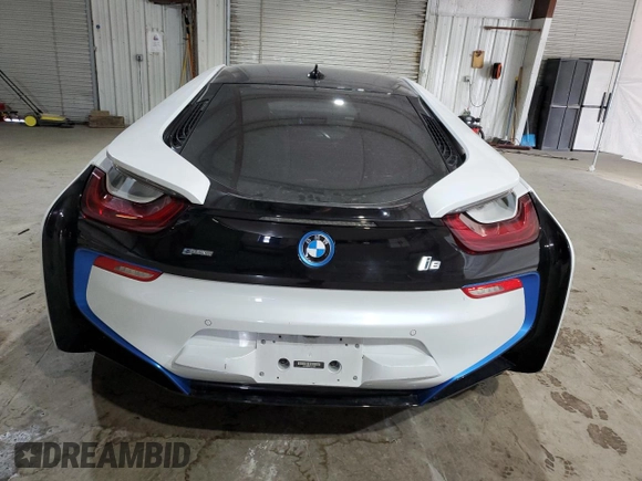 2015 BMW i8 z VIN WBY2Z2C50FV674452, wystawiony jako Copart lot #58845855 z przebiegiem 119 mil mil oraz Czysty tytuł • Clean title. Historia ofert i sprzedaży dostępna na DreamBid. Obrazek 6.