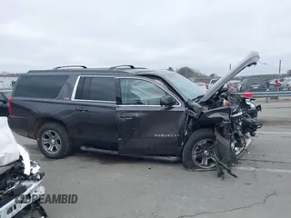 2017 Chevrolet Suburban LT z VIN 1GNSKHKC2HR315082, wystawiony jako IAAI lot #41545420 z przebiegiem 117 565 mil mil oraz . Historia ofert i sprzedaży dostępna na DreamBid. Obrazek 13.