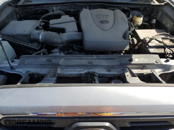 2018 Toyota Tacoma SR5 z VIN 3TMAZ5CN8JM077857, wystawiony jako Copart lot #52570945 z przebiegiem 50 182 mil mil oraz Szkoda całkowita • Salvage title. Historia ofert i sprzedaży dostępna na DreamBid. Obrazek 11.