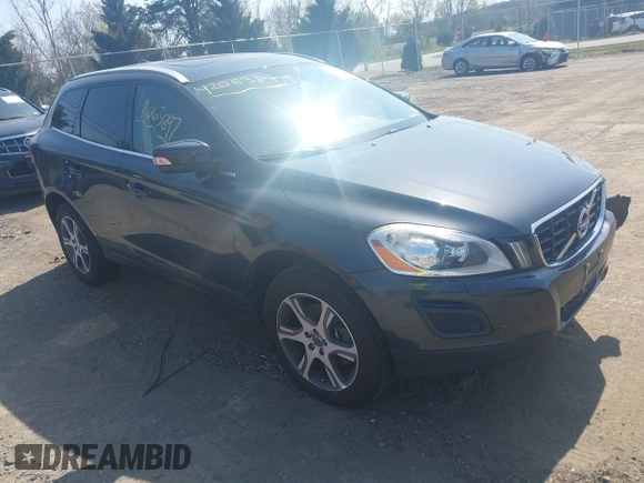 2013 Volvo XC60 T6 with VIN YV4902DZ2D2426548, listed as a IAAI auction lot 42063897 with 86,129 mi miles. Bid and sale history available at carsss.com. Image 1.