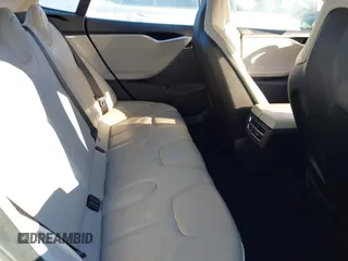2014 Tesla Model S 60 z VIN 5YJSA1H15EFP48938, wystawiony jako IAAI lot #41574976 z przebiegiem 230 246 mil mil oraz . Historia ofert i sprzedaży dostępna na DreamBid. Obrazek 8.