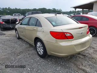 2010 Chrysler Sebring Touring z VIN 1C3CC4FBXAN210425, wystawiony jako IAAI lot #42275197 z przebiegiem 123 200 mil mil oraz . Historia ofert i sprzedaży dostępna na DreamBid. Obrazek 3.