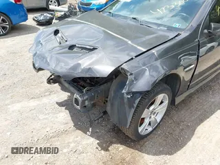2008 Pontiac G8 GT z VIN 6G2EC57Y28L124035, wystawiony jako IAAI lot #42330027 z przebiegiem 82 106 mil mil oraz . Historia ofert i sprzedaży dostępna na DreamBid. Obrazek 6.