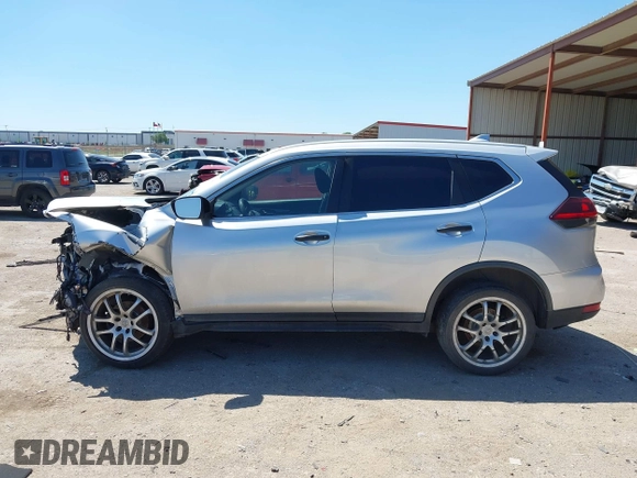 2018 Nissan Rogue SV z VIN KNMAT2MV0JP520818, wystawiony jako IAAI lot #42029891 z przebiegiem Nie podano mil oraz . Historia ofert i sprzedaży dostępna na DreamBid. Obrazek 13.