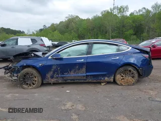 2019 Tesla Model 3 Mid Range z VIN 5YJ3E1EAXKF332974, wystawiony jako IAAI lot #41921722 z przebiegiem Nie podano mil oraz . Historia ofert i sprzedaży dostępna na DreamBid. Obrazek 14.