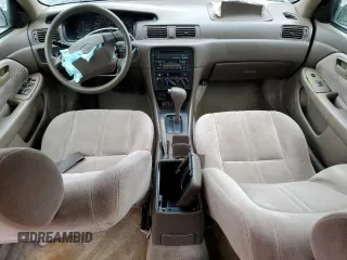 1998 Toyota Camry LE z VIN 4T1BG22K9WU300292, wystawiony jako Copart lot #52169985 z przebiegiem 247 137 mil mil oraz Szkoda całkowita • Salvage title. Historia ofert i sprzedaży dostępna na DreamBid. Obrazek 8.