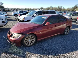 2011 BMW 3 Series 328i z VIN WBAPH7C57BE683468, wystawiony jako Copart lot #55508075 z przebiegiem 135 672 mil mil oraz Nie do naprawy • Non repairable. Historia ofert i sprzedaży dostępna na DreamBid. Obrazek 1.