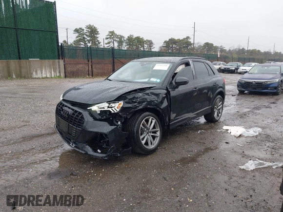 2024 Audi Q3 S line Premium Plus z VIN WA1EECF32R1043458, wystawiony jako IAAI lot #41965598 z przebiegiem 21 524 mil mil oraz . Historia ofert i sprzedaży dostępna na DreamBid. Obrazek 14.