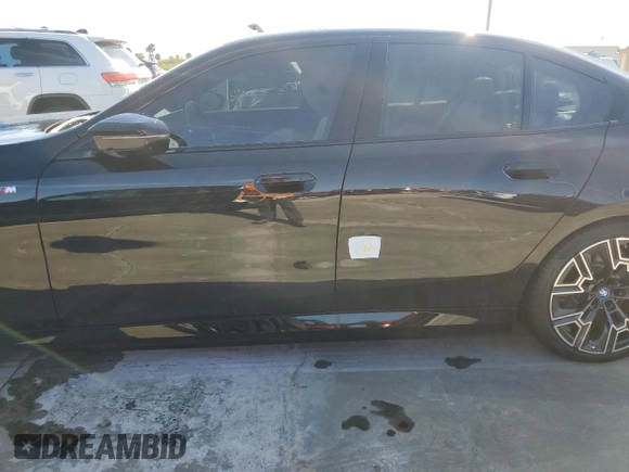 2024 BMW i5 M60 z VIN WBY43FK00RCP12947, wystawiony jako Copart lot #73754024 z przebiegiem Nie podano mil oraz Szkoda całkowita • Salvage title. Historia ofert i sprzedaży dostępna na DreamBid. Obrazek 12.