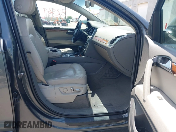 2015 Audi Q7 Premium Plus z VIN WA1LGAFE6FD009024, wystawiony jako IAAI lot #42282569 z przebiegiem 95 953 mil mil oraz . Historia ofert i sprzedaży dostępna na DreamBid. Obrazek 5.