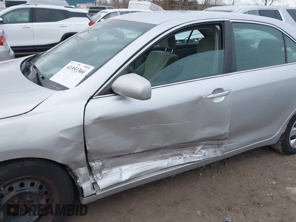 2009 Toyota Camry z VIN 4T1BE46K29U389669, wystawiony jako IAAI lot #41953360 z przebiegiem 176 136 mil mil oraz . Historia ofert i sprzedaży dostępna na DreamBid. Obrazek 6.