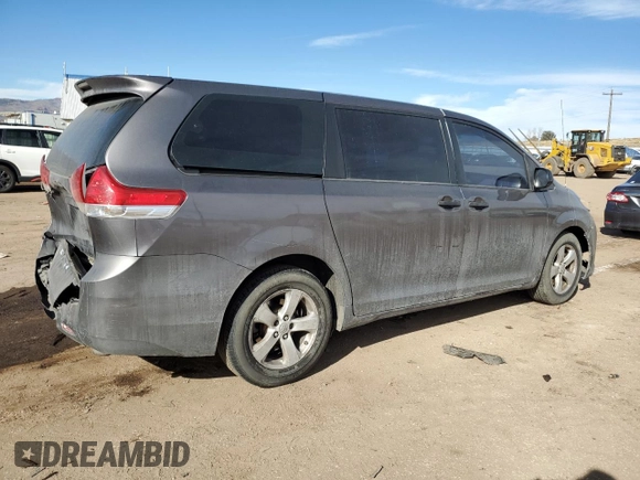 2013 Toyota Sienna L с VIN 5TDZK3DCXDS322283, выставлен на аукционе Copart как лот 43822525 с пробегом 151 341 миль миль и Списание • Salvage title. История ставок и продаж доступна на DreamBid. Изображение 3.