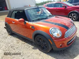 2011 MINI Convertible z VIN WMWZN3C57BTZ89303, wystawiony jako IAAI lot #42352242 z przebiegiem 146 448 mil mil oraz . Historia ofert i sprzedaży dostępna na DreamBid. Obrazek 1.