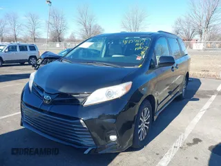 2018 Toyota Sienna XLE Auto Access Seat with VIN 5TDYZ3DC0JS913659, listed as a IAAI auction lot 41753475 with 172,858 mi miles. Bid and sale history available at carsss.com. Image 17.