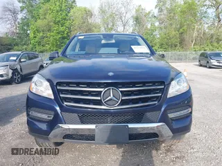 2015 Mercedes-Benz M 350 z VIN 4JGDA5HB1FA554969, wystawiony jako IAAI lot #42214659 z przebiegiem 110 826 mil mil oraz . Historia ofert i sprzedaży dostępna na DreamBid. Obrazek 13.