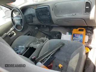 2000 Ford Explorer XLS z VIN 1FMZU62X6YZB94402, wystawiony jako Copart lot #58766885 z przebiegiem Nie podano mil oraz Tytuł czysty. Historia ofert i sprzedaży dostępna na DreamBid. Obrazek 8.