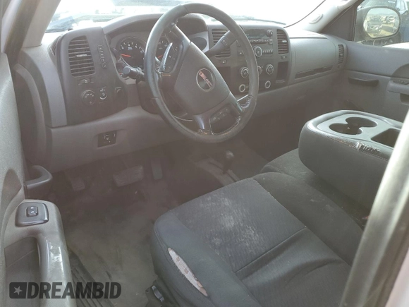 2011 GMC Sierra 2500HD Work Truck z VIN 1GT22ZCG8BZ312243, wystawiony jako Copart lot #83358544 z przebiegiem 186 584 mil mil oraz Szkoda całkowita • Salvage title. Historia ofert i sprzedaży dostępna na DreamBid. Obrazek 8.