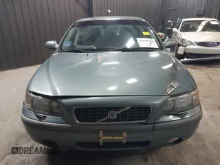 2001 Volvo S60 with VIN YV1RS61R412069484, listed as a IAAI auction lot 41598380 with 185,219 mi miles. Bid and sale history available at carsss.com. Image 12.