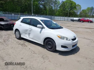 2009 Toyota Matrix with VIN 2T1KU40E39C091087, listed as a IAAI auction lot 42033558 with 338,496 mi miles. Bid and sale history available at carsss.com. Image 1.