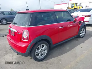 2012 MINI Hardtop с VIN WMWSU3C53CT539928, выставлен на аукционе IAAI как лот 42060966 с пробегом 147 343 миль миль и . История ставок и продаж доступна на DreamBid. Изображение 4.