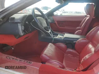 1990 Chevrolet Corvette z VIN 1G1YY3384L5108491, wystawiony jako Copart lot #80079124 z przebiegiem 133 543 mil mil oraz Czysty tytuł • Clean title. Historia ofert i sprzedaży dostępna na DreamBid. Obrazek 7.