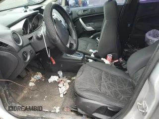 2012 Ford Fiesta SE z VIN 3FADP4BJ4CM125634, wystawiony jako Copart lot #59911995 z przebiegiem 168 371 mil mil oraz Czysty tytuł • Clean title. Historia ofert i sprzedaży dostępna na DreamBid. Obrazek 7.