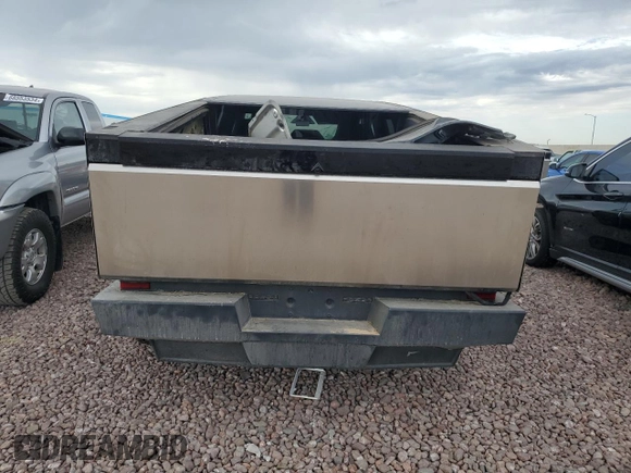 2024 Tesla Cybertruck z VIN 7G2CEHED5RA012436, wystawiony jako Copart lot #69229204 z przebiegiem 22 mil mil oraz Szkody całkowita. Historia ofert i sprzedaży dostępna na DreamBid. Obrazek 6.