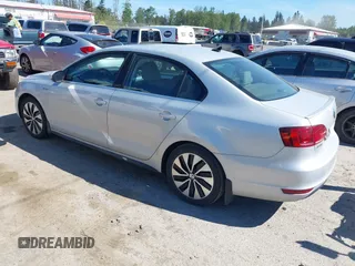 2013 Volkswagen Jetta Hybrid SE z VIN 3VW637AJ1DM303788, wystawiony jako IAAI lot #42205720 z przebiegiem 242 957 mil mil oraz . Historia ofert i sprzedaży dostępna na DreamBid. Obrazek 3.
