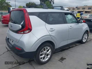 2020 Kia Soul LX with VIN KNDJ23AU7L7005578, listed as a IAAI auction lot 42074848 with 162,185 mi miles. Bid and sale history available at carsss.com. Image 4.